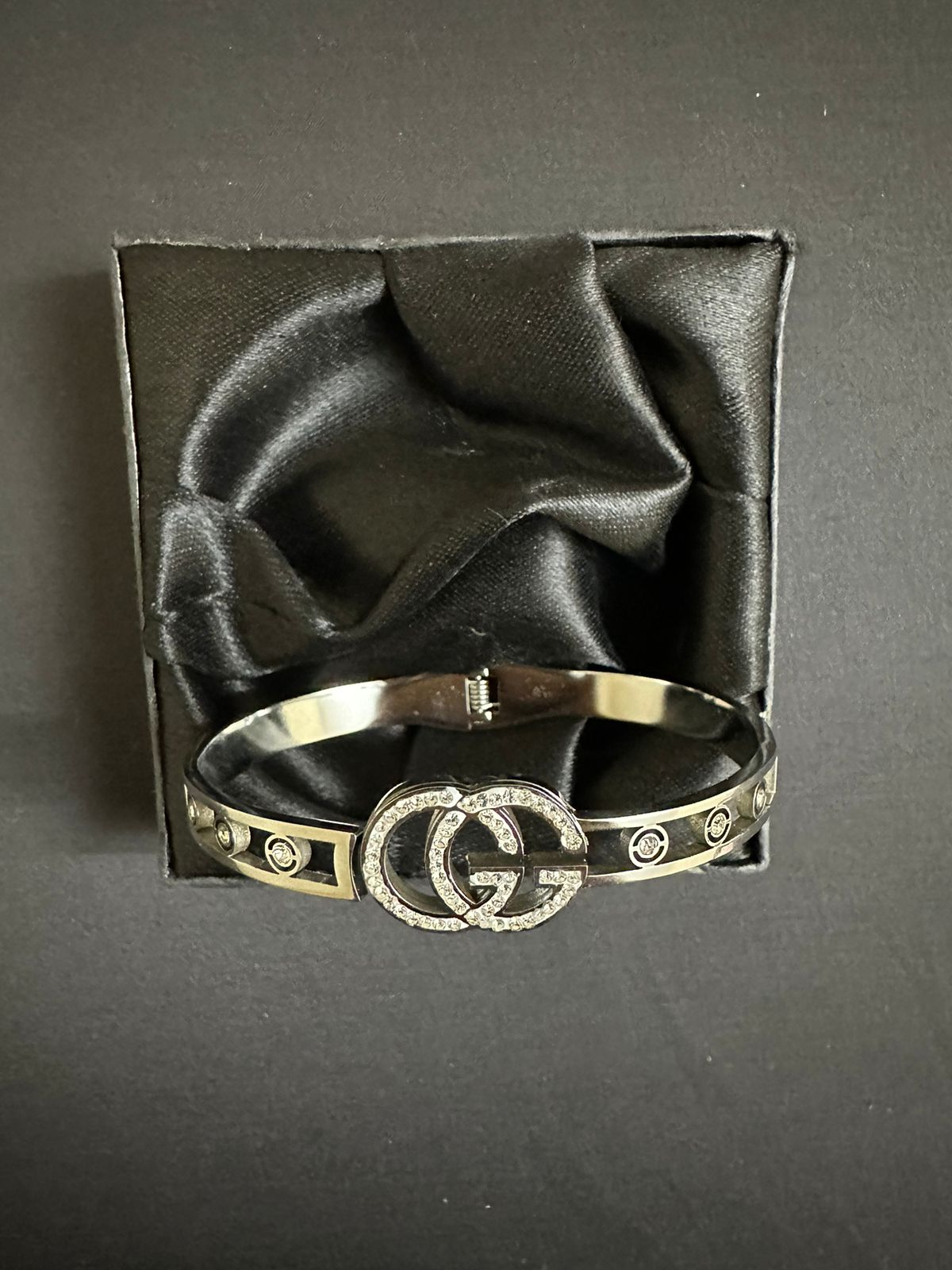 REGAL™ GUCCI STONE EMBEDDED SILVER BRACELET.