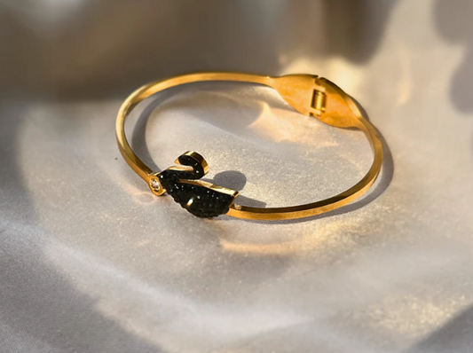 REGAL™ SWAN GOLD BRACELET.