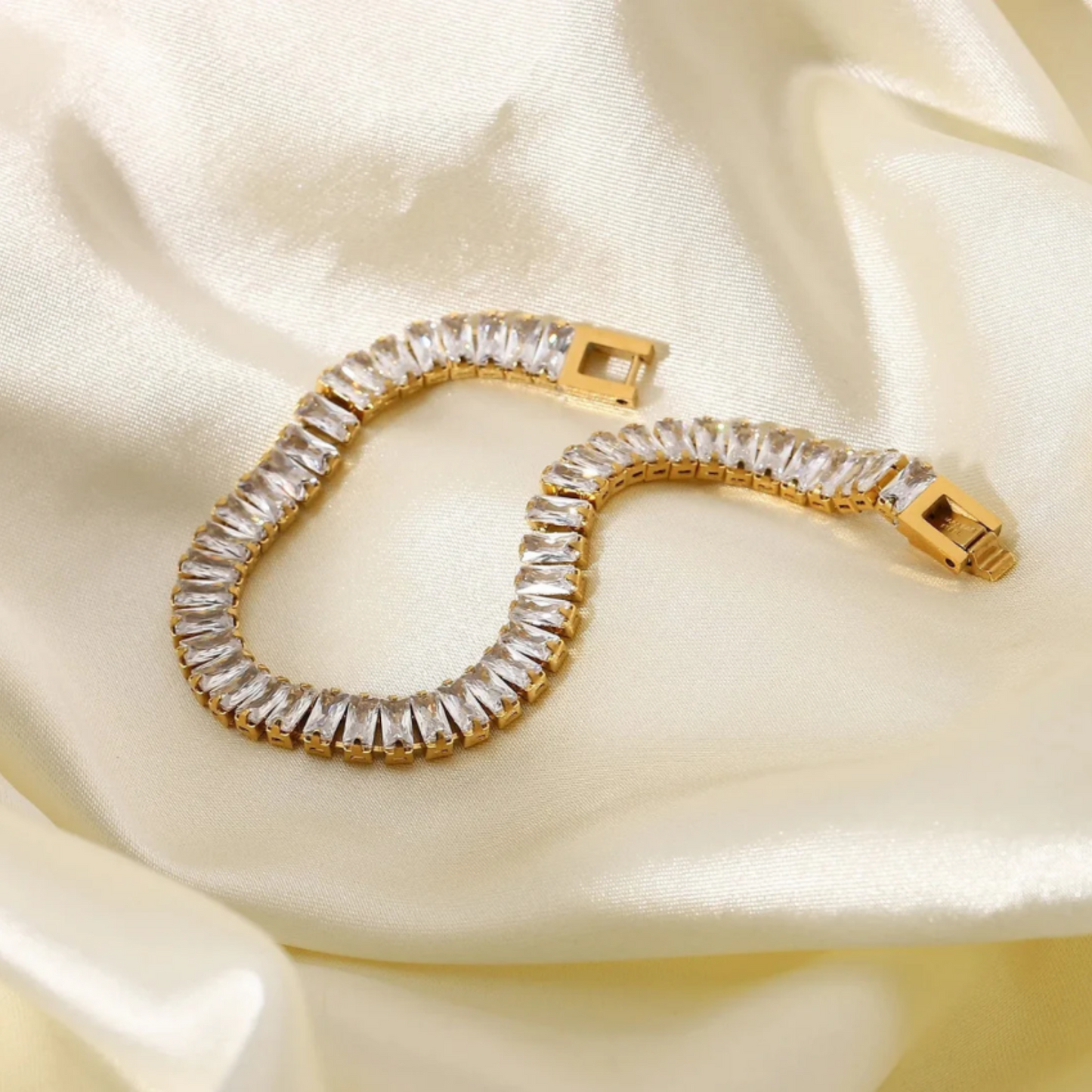 REGAL™ Luxury Queen Baguette Bracelet-Honey Gold.