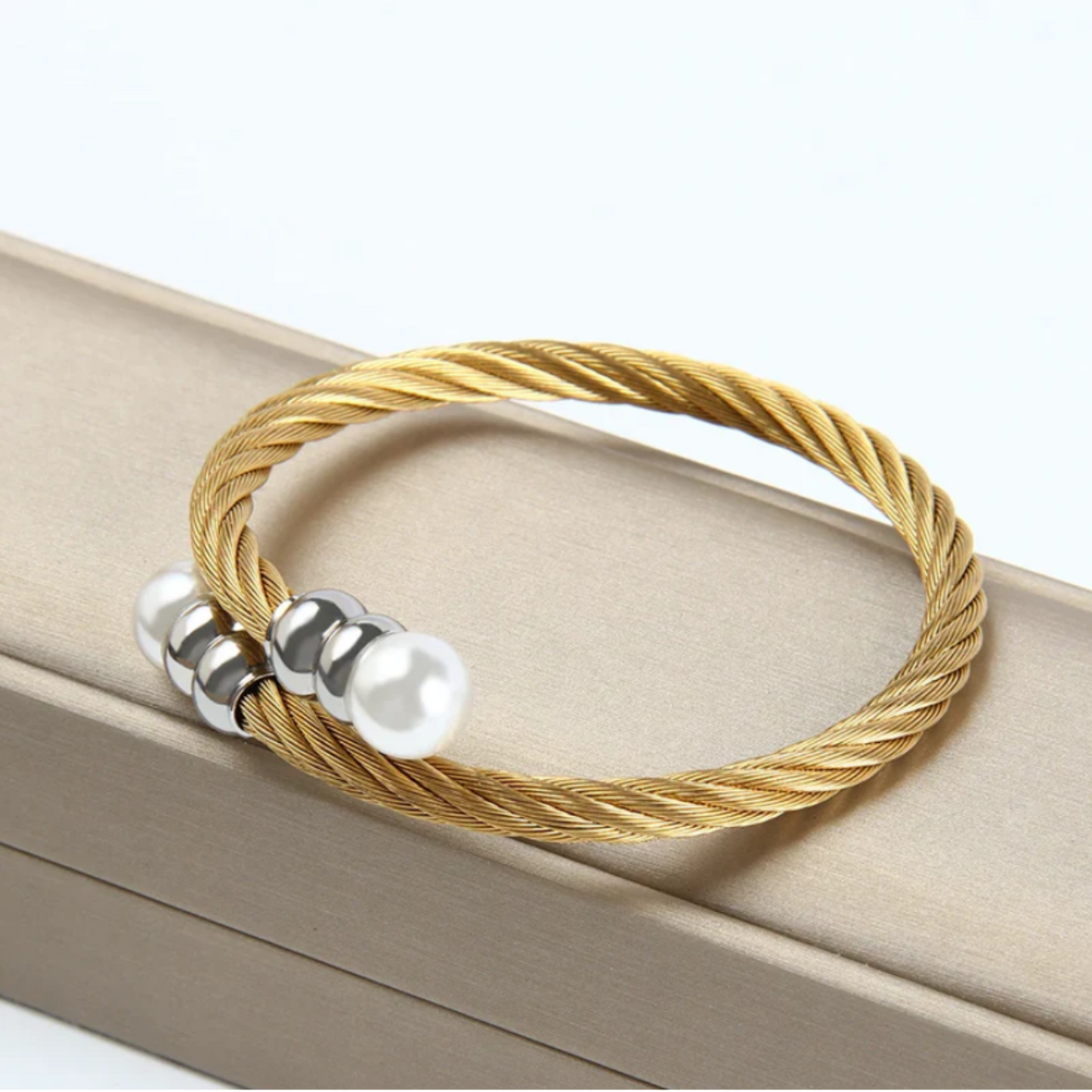 REGAL™ Twisted Cable Bracelet Gold.